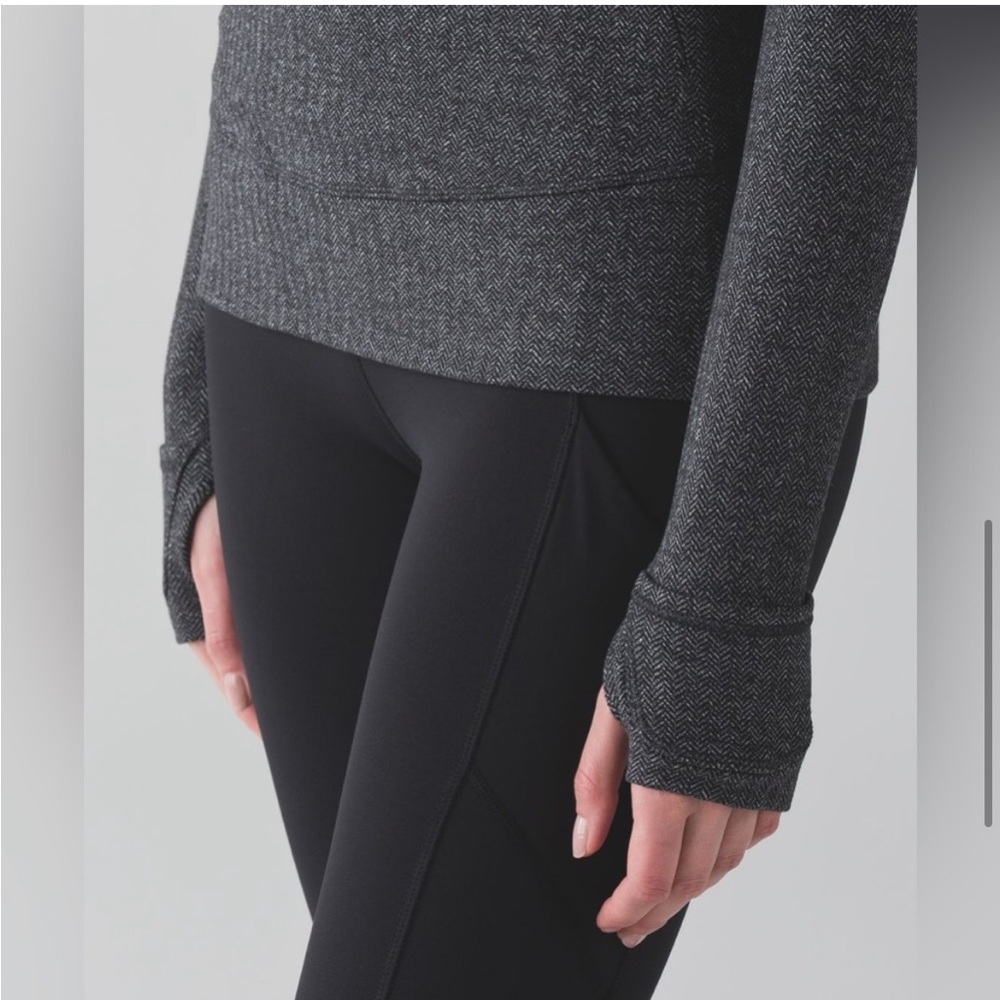 Lululemon Think Fast Pullover
Heathered Herringbone Heathered Black - Picture 4 of 9